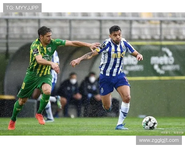 足球巨星近期状态回暖，赛场表现稳健备受期待