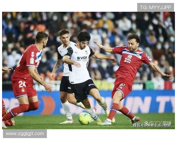 瓦伦西亚长期重建困局，对球队本赛季表现与联赛竞争格局形成制约